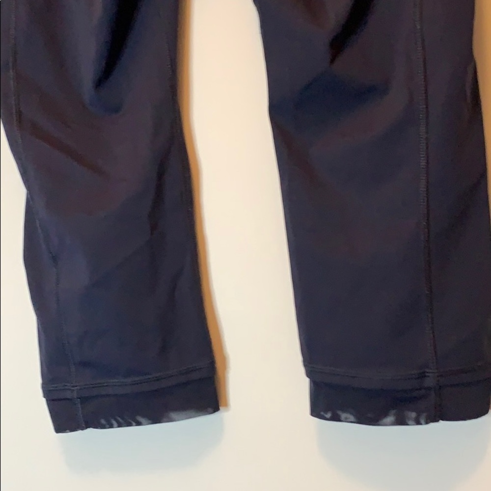 Lululemon Illumina Capri size 10 - Picture 8 of 9